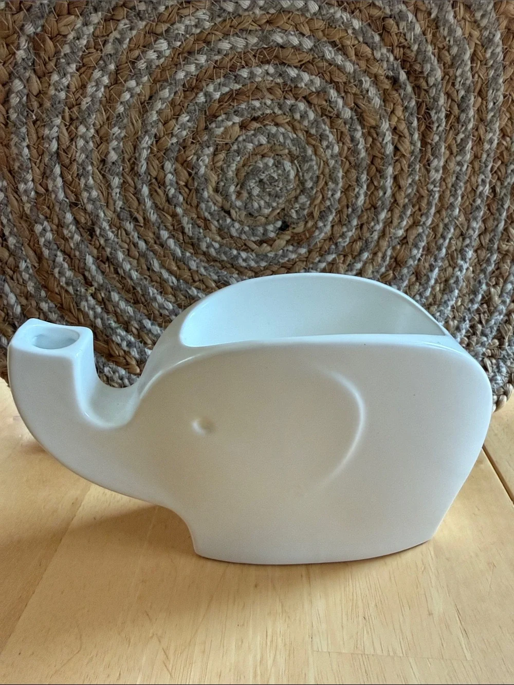 Fred and Friends White Elephant Ceramic Olive /Pistachio Dish🐘NWOB